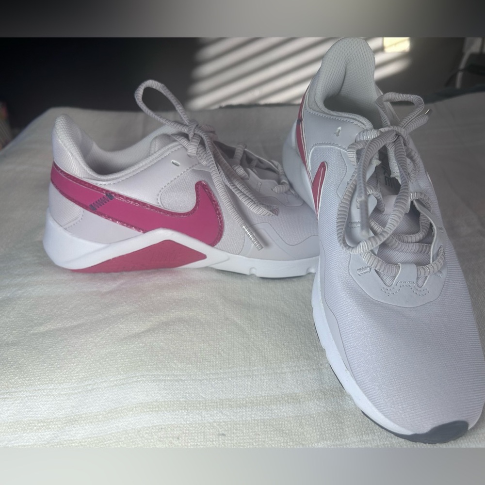 Nike Women's Athletic Shoes in White and Pink